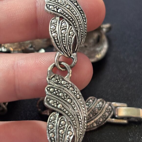 Vintage Faux Marcasite Leaf Patterned Necklace - 17 Inch - Picture 4 of 5